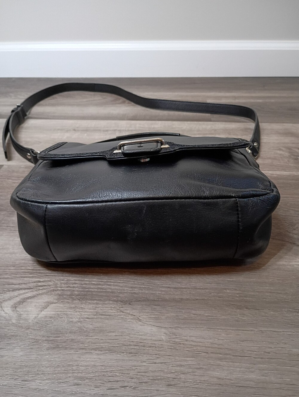 Coach Vintage 2010s Classic Black Leather Silver Hardware Buckle Crossbody Bag - Picture 2 of 9